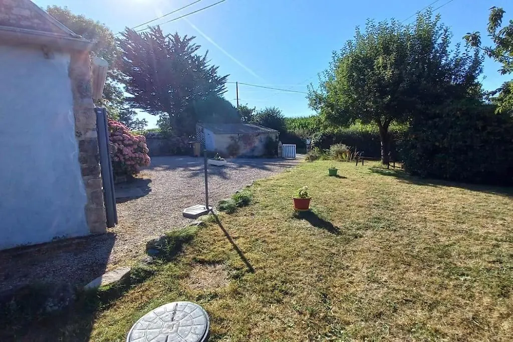 Holiday home Maison En Pierre Saint-Pabu