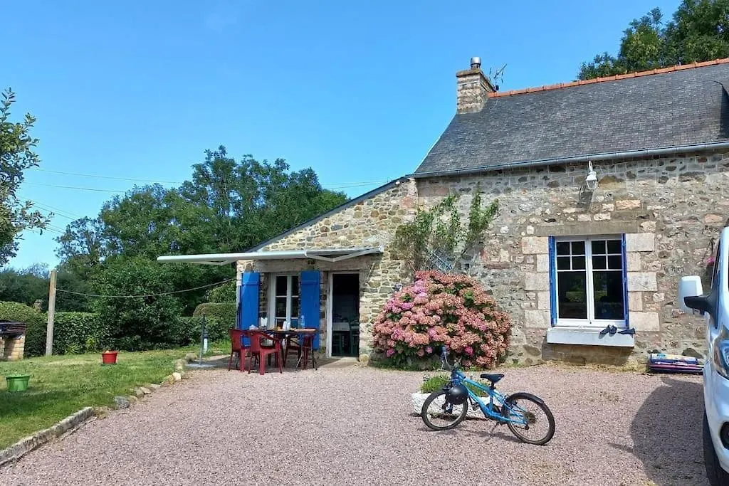 Holiday home Maison En Pierre Saint-Pabu