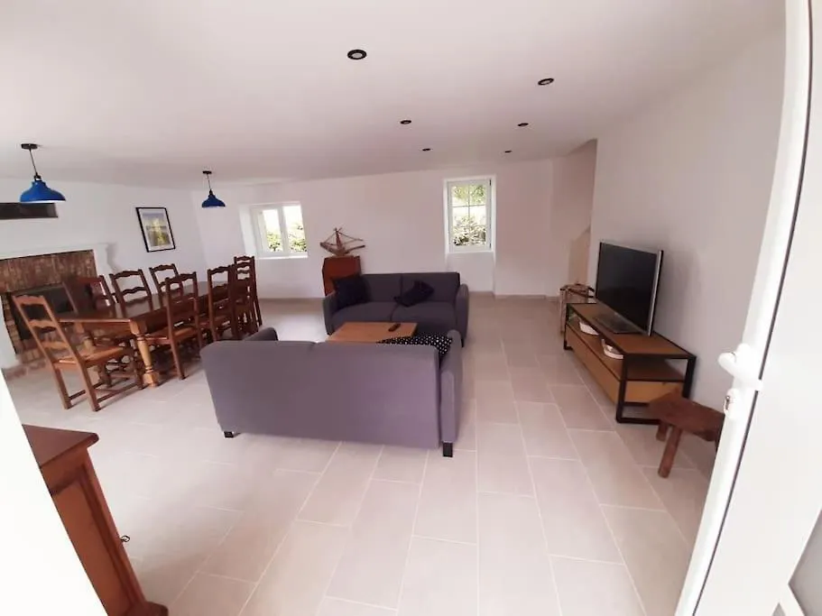 Holiday home Maison En Pierre Saint-Pabu  France