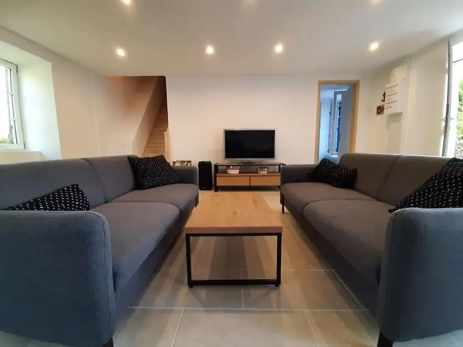 Holiday home Maison En Pierre Saint-Pabu