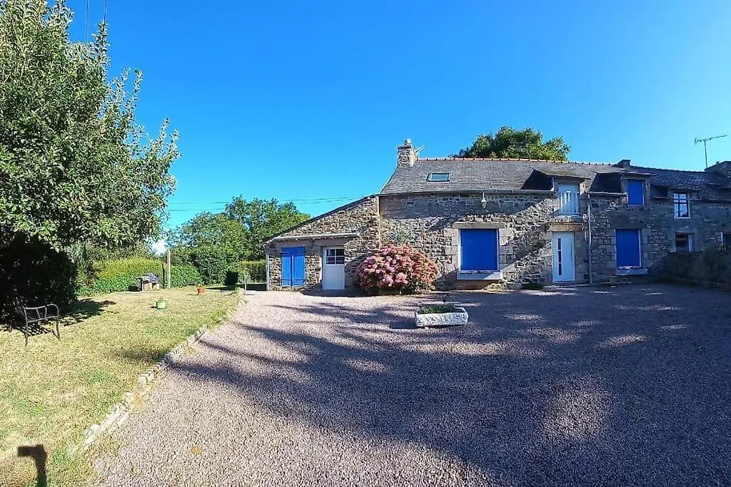 Maison En Pierre Saint-Pabu  Holiday home Saint-Pabu (Cotes-d'Armor)